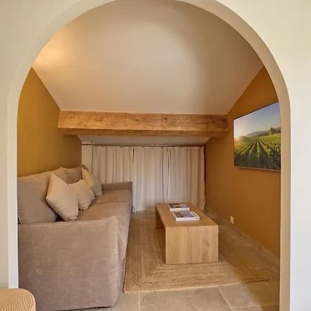 Onyra - Studios, & 3* ليه ليكيه